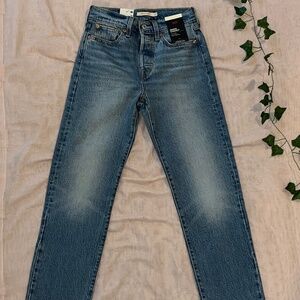 Levi’s high rise wedgie straight leg jean.. NWT